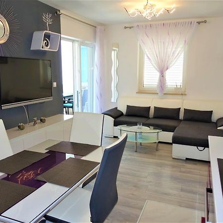 New And Modern Apartment Karavona Bol Exterior photo