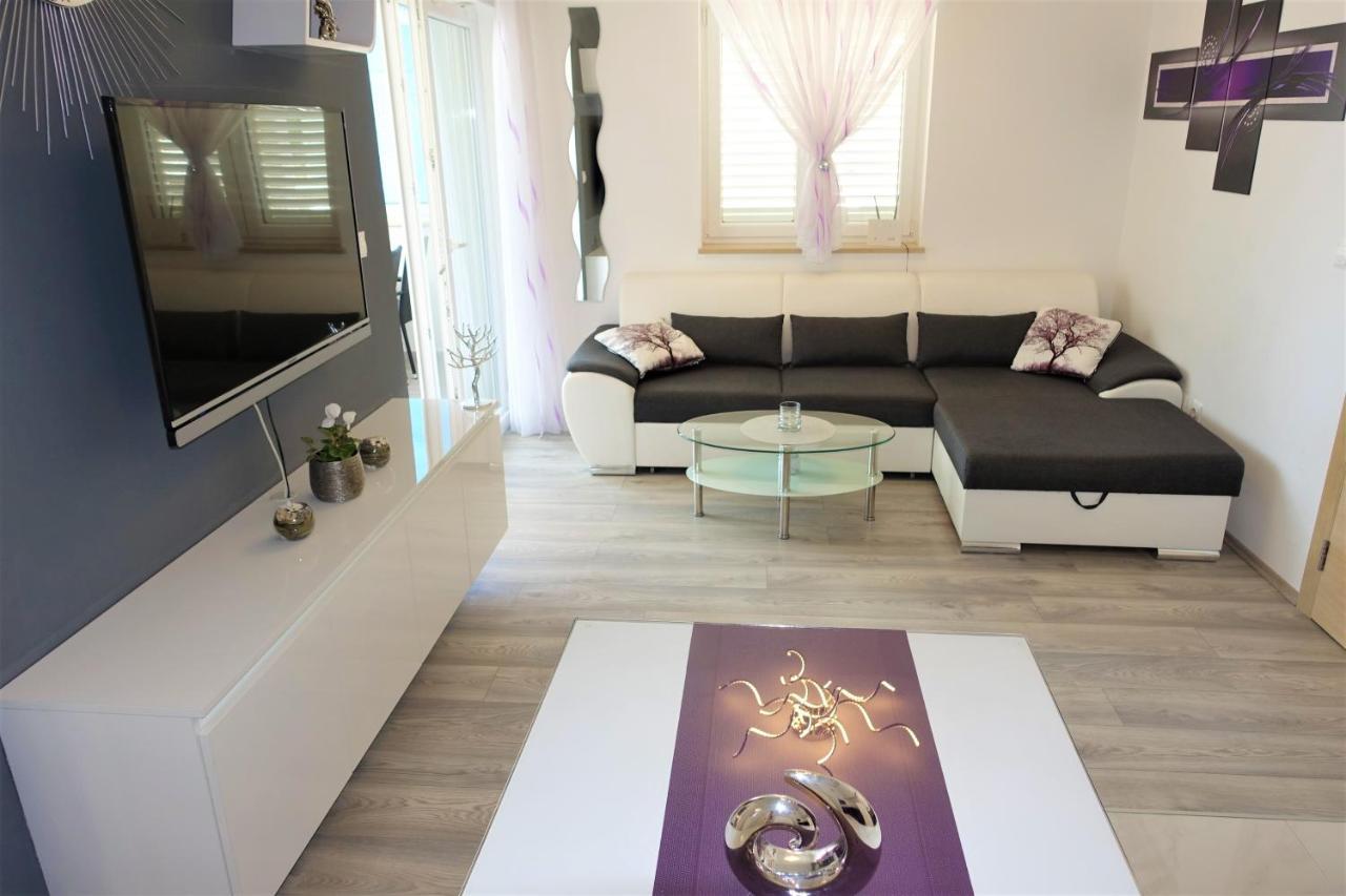 New And Modern Apartment Karavona Bol Exterior photo