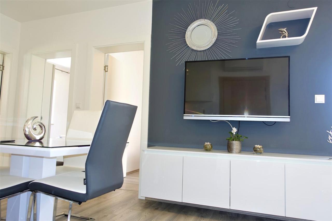 New And Modern Apartment Karavona Bol Exterior photo