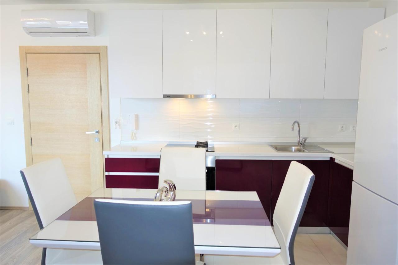 New And Modern Apartment Karavona Bol Exterior photo